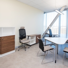 Tekero referents Tamro Baltics büroo Lätis. Interface plaatvaip Urban Retreat ja Amtico LVT kate Spacia. 