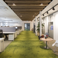 Assa Abloy kontor Tallinnas. Interface plaatvaibad Urban Retreat ja Touch&Tones ning Amtico LVT-kate Spacia.
