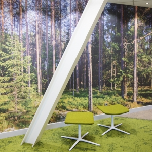Tekero referents Tamro Baltics büroo Lätis. Interface plaatvaip Urban Retreat ja Amtico LVT kate Spacia. 