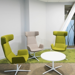 Tekero referents Tamro Baltics büroo Lätis. Interface plaatvaip Urban Retreat ja Amtico LVT kate Spacia. 