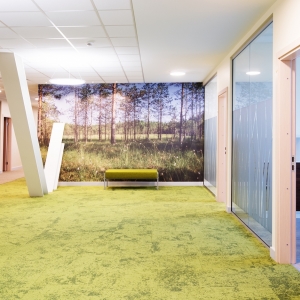 Tekero referents Tamro Baltics büroo Lätis. Interface plaatvaip Urban Retreat ja Amtico LVT kate Spacia. 