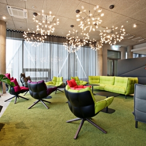 Tekero referents Telia Eesti peahoone. Interface plaatvaibad Urban Retreat, Near & Far ja Human Nature. 