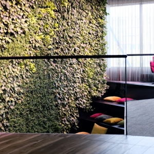 Tekero referents Telia Eesti peahoone. Interface plaatvaibad Urban Retreat, Near & Far ja Human Nature. 