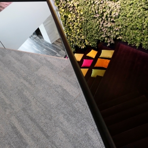 Tekero referents Telia Eesti peahoone. Interface plaatvaibad Urban Retreat, Near & Far ja Human Nature. 