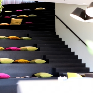 Tekero referents Telia Eesti peahoone. Interface plaatvaibad Urban Retreat, Near & Far ja Human Nature. 