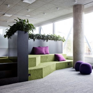 Tekero referents Telia Eesti peahoone. Interface plaatvaibad Urban Retreat, Near & Far ja Human Nature. 