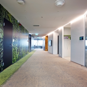 Tekero referents Telia Eesti peahoone. Interface plaatvaibad Urban Retreat, Near & Far ja Human Nature. 